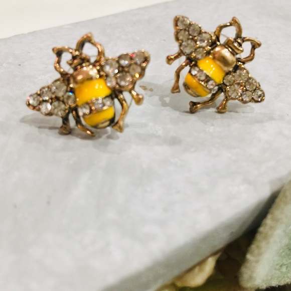 HP!!! Crystal Yellow Bee Stud Earrings - Picture 3 of 6